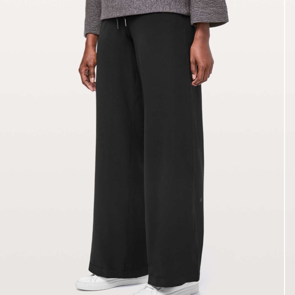 Lululemon On The Fly Pant *Wide Leg Black Woven